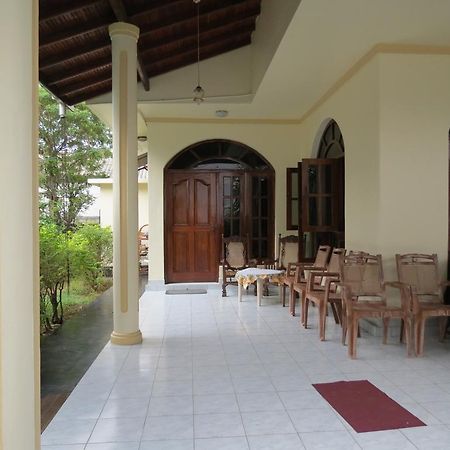 Bolonghes Homestay Negombo Buitenkant foto