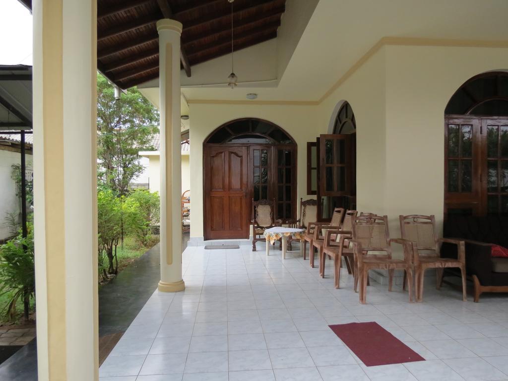 Bolonghes Homestay Negombo Buitenkant foto