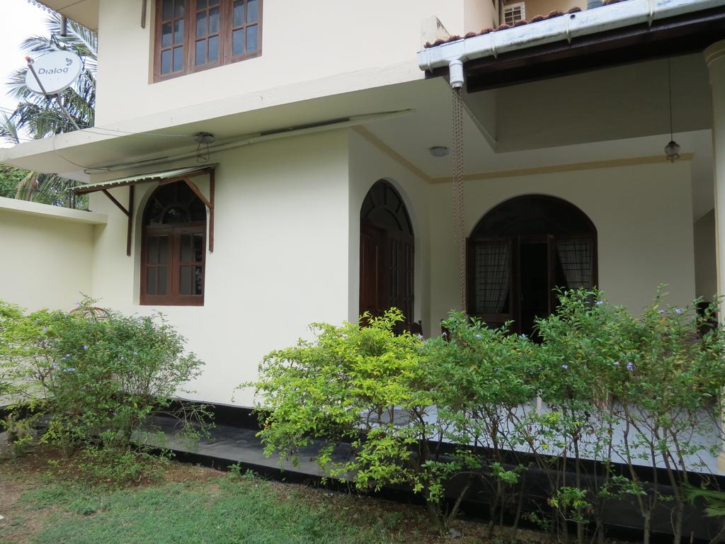 Bolonghes Homestay Negombo Buitenkant foto