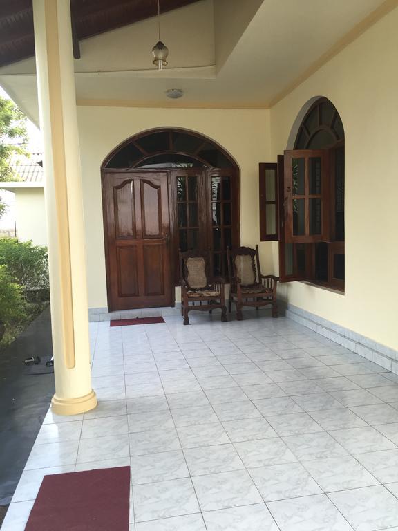 Bolonghes Homestay Negombo Buitenkant foto